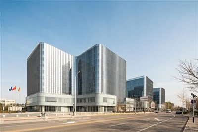 Ħġieġ f'forma ta 'U għal arkitettura moderna